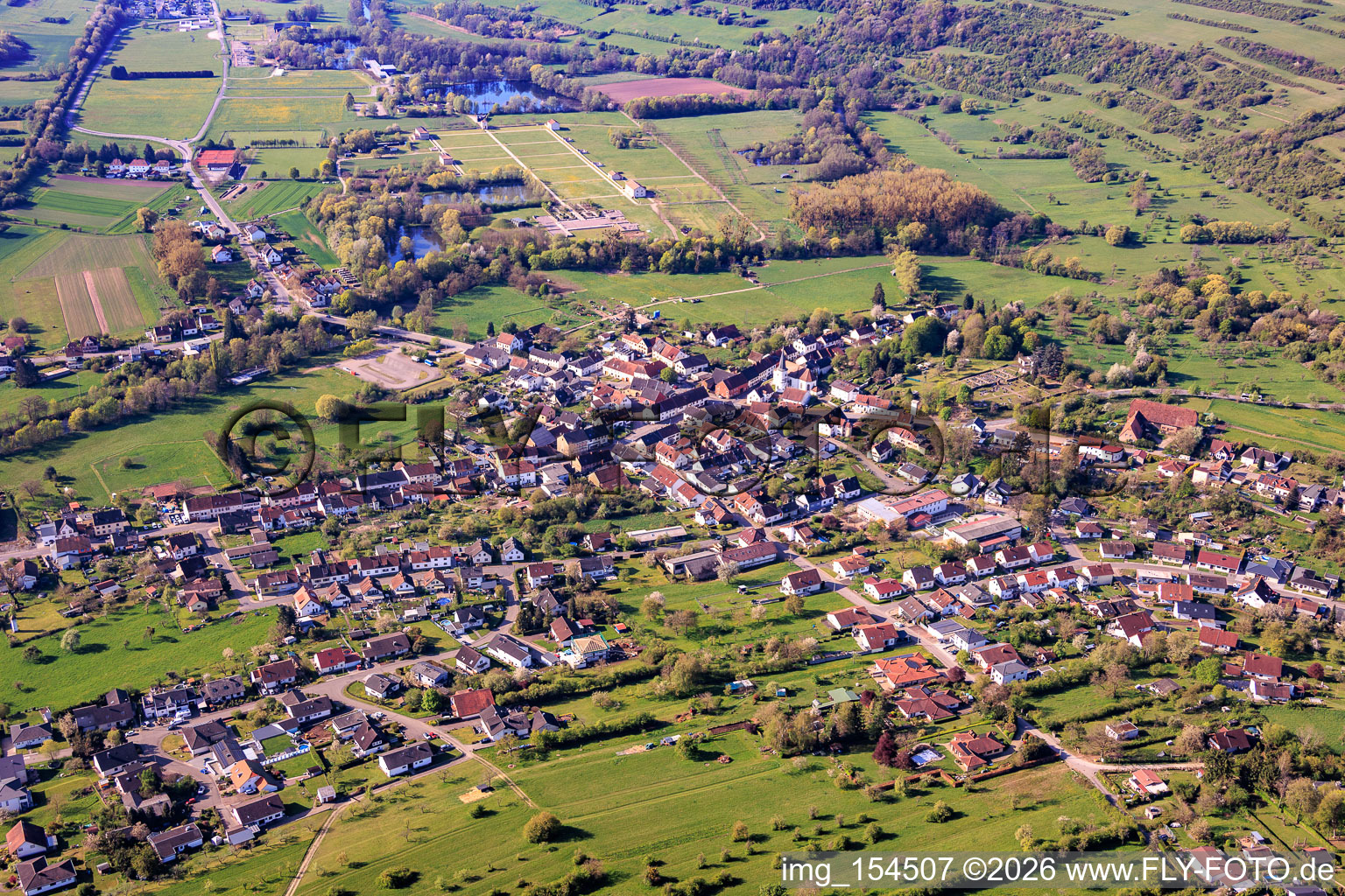 From the northeast in the district Reinheim in Gersheim in the state Saarland, Germany