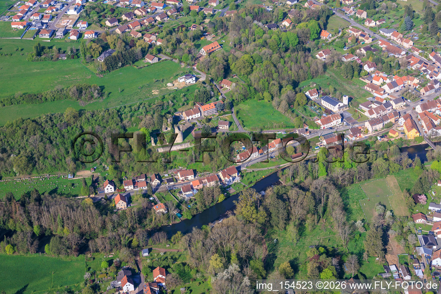 Château de Frauenberg and church Église Saint-Jacques-le-Majeur above the Blies in Frauenberg in the state Moselle, France