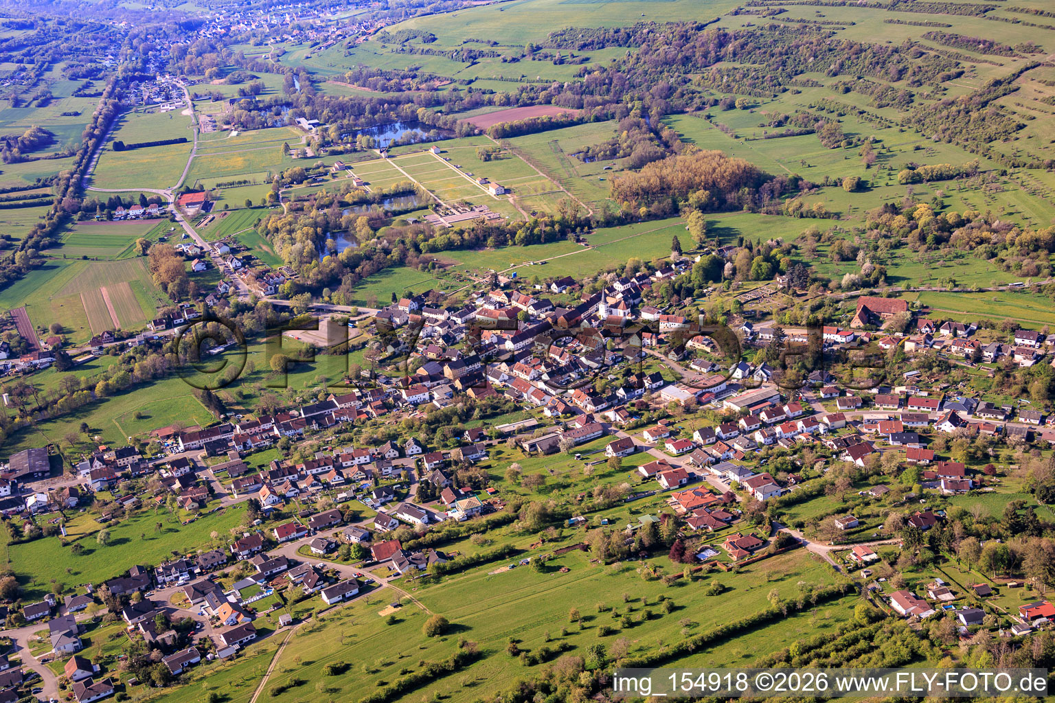 From the northeast in the district Reinheim in Gersheim in the state Saarland, Germany