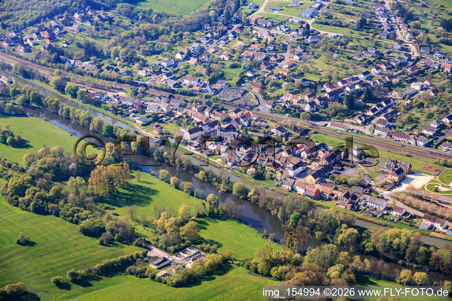 Village view from the north, across the Saar in Rémelfing in the state Moselle, France
