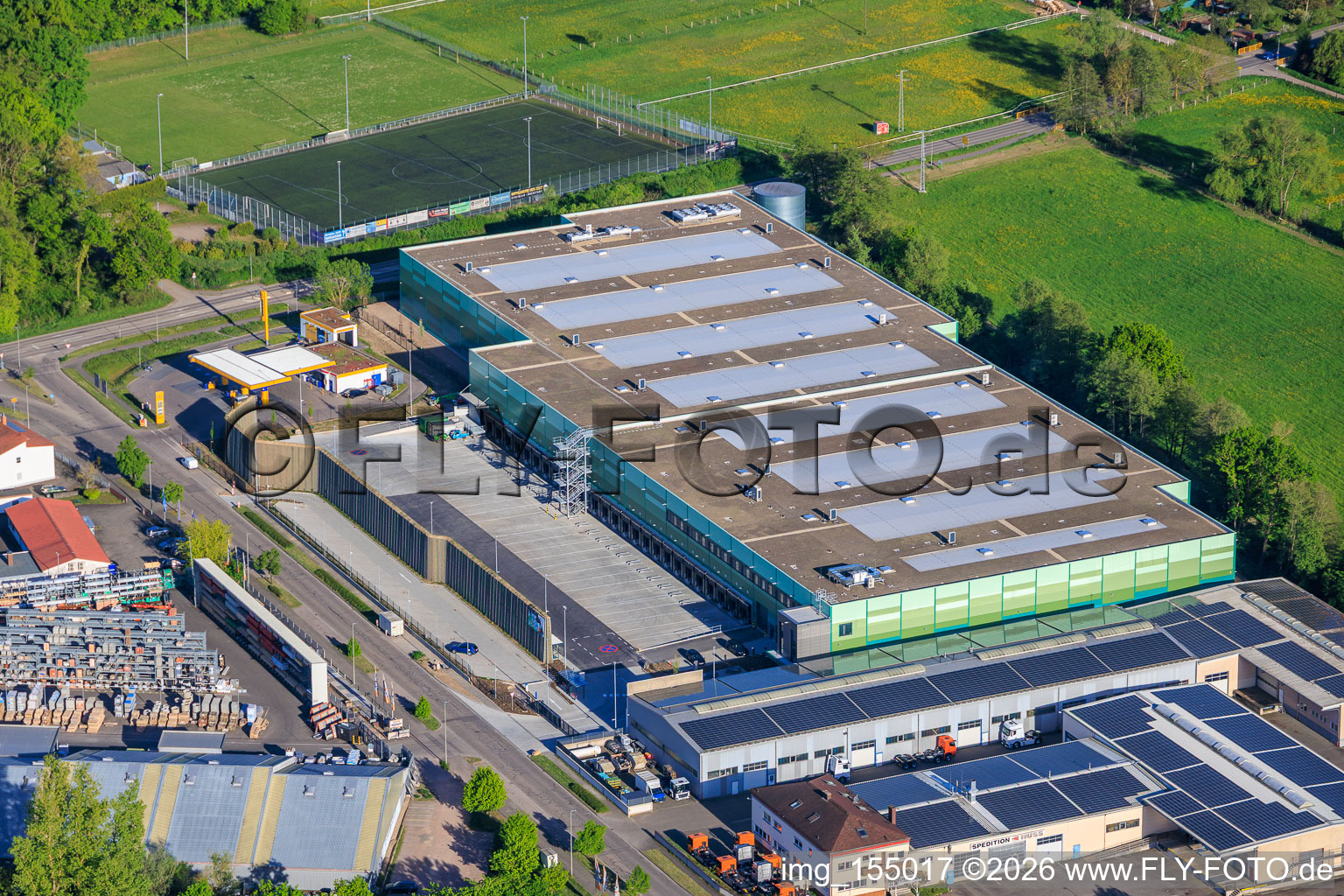 Almost completed new building of the logistics park of HANSAINVEST and DFI-Real-Estate Kandel for FRISCHEPLATTFORM SÜDWEST of Gemüsering Stuttgart GmbH in the district Minderslachen in Kandel in the state Rhineland-Palatinate, Germany
