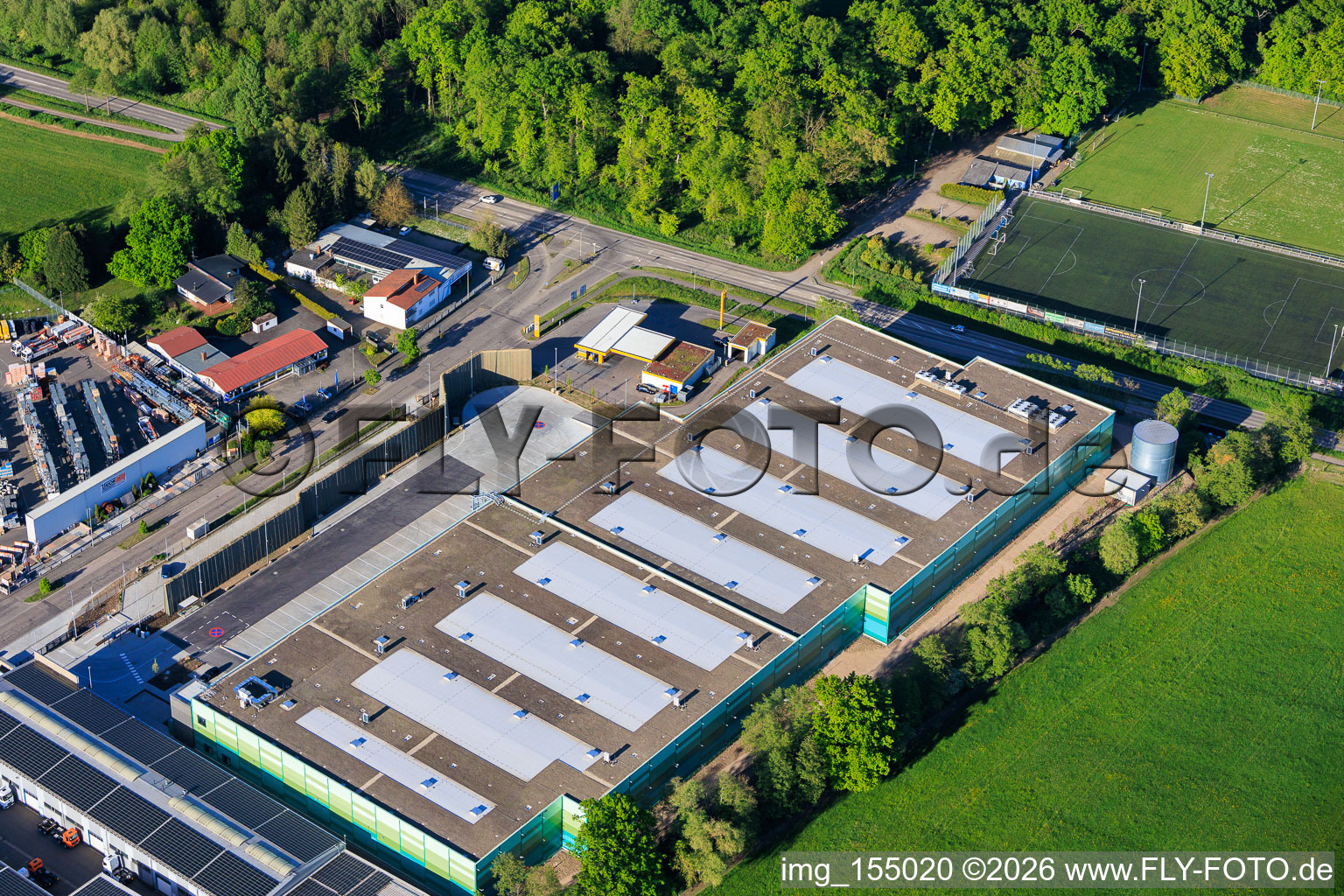 Almost completed new building of the logistics park of HANSAINVEST and DFI-Real-Estate Kandel for FRISCHEPLATTFORM SÜDWEST of Gemüsering Stuttgart GmbH in the district Minderslachen in Kandel in the state Rhineland-Palatinate, Germany