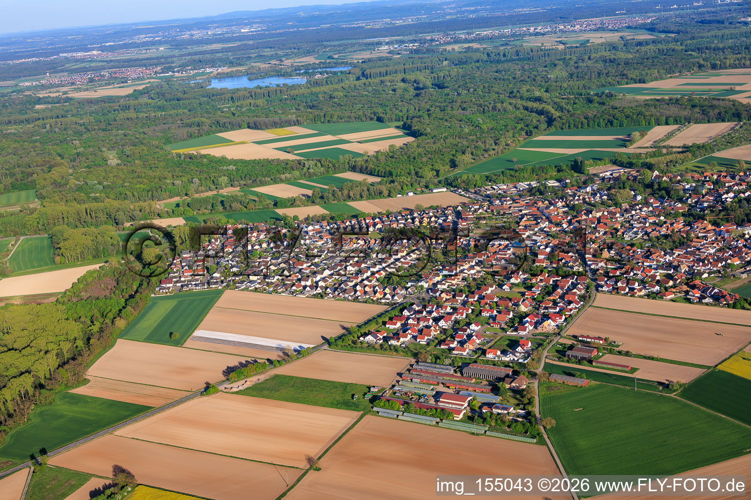 From the west in Hördt in the state Rhineland-Palatinate, Germany