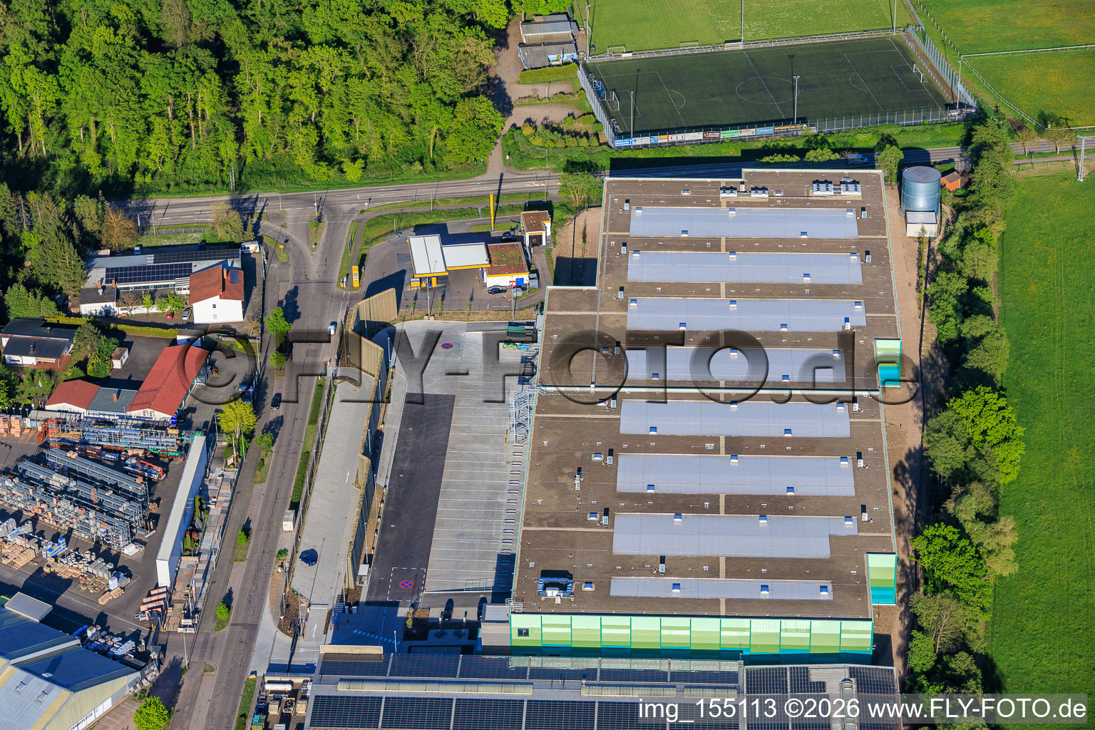 Almost completed new building of the logistics park of HANSAINVEST and DFI-Real-Estate Kandel for FRISCHEPLATTFORM SÜDWEST of Gemüsering Stuttgart GmbH in the district Minderslachen in Kandel in the state Rhineland-Palatinate, Germany