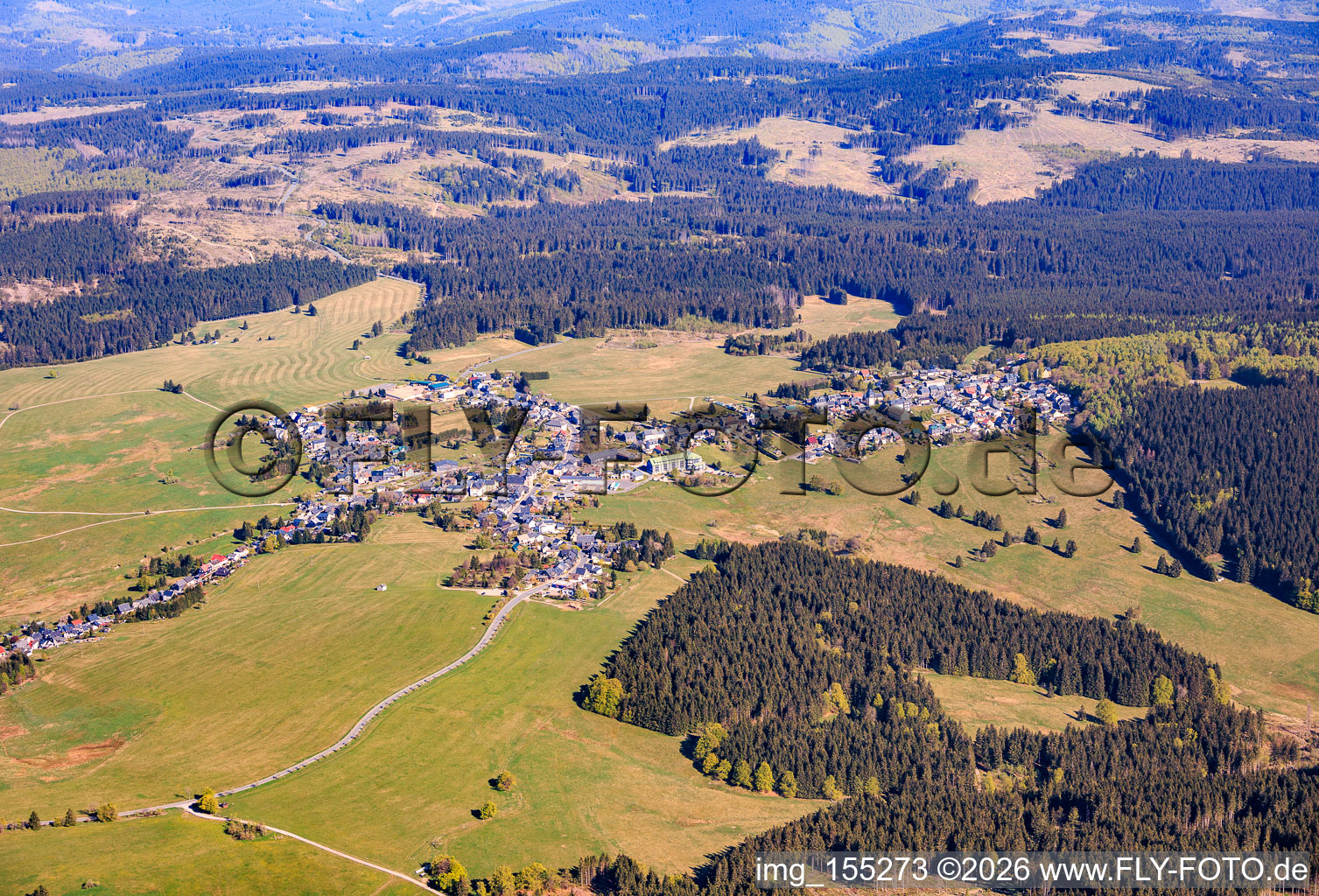 From the south in the district Neustadt in Verwaltungsgemeinschaft Großbreitenbach in the state Thuringia, Germany