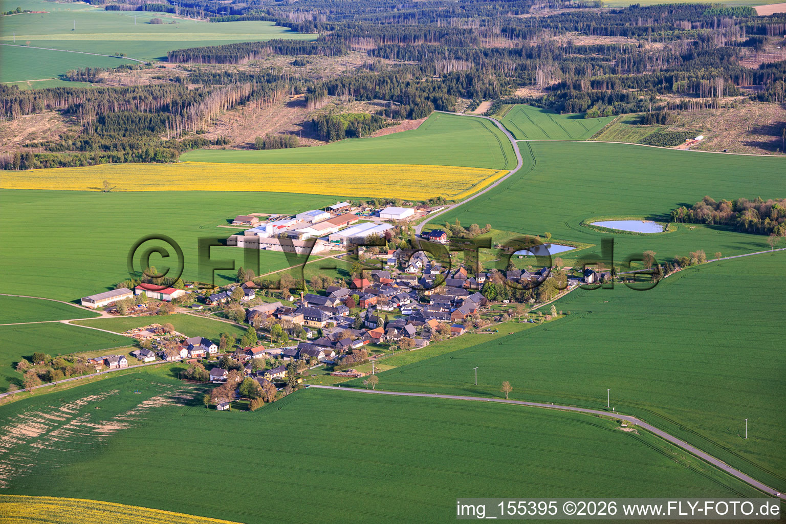From the northwest in the district Lothra in Drognitz in the state Thuringia, Germany