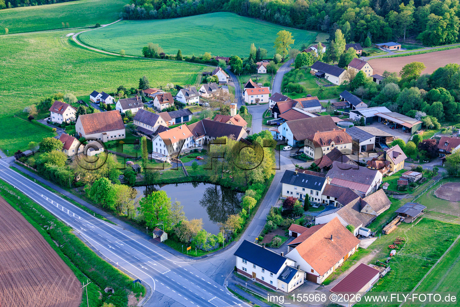 From the east in the district Sendelbach in Rentweinsdorf in the state Bavaria, Germany