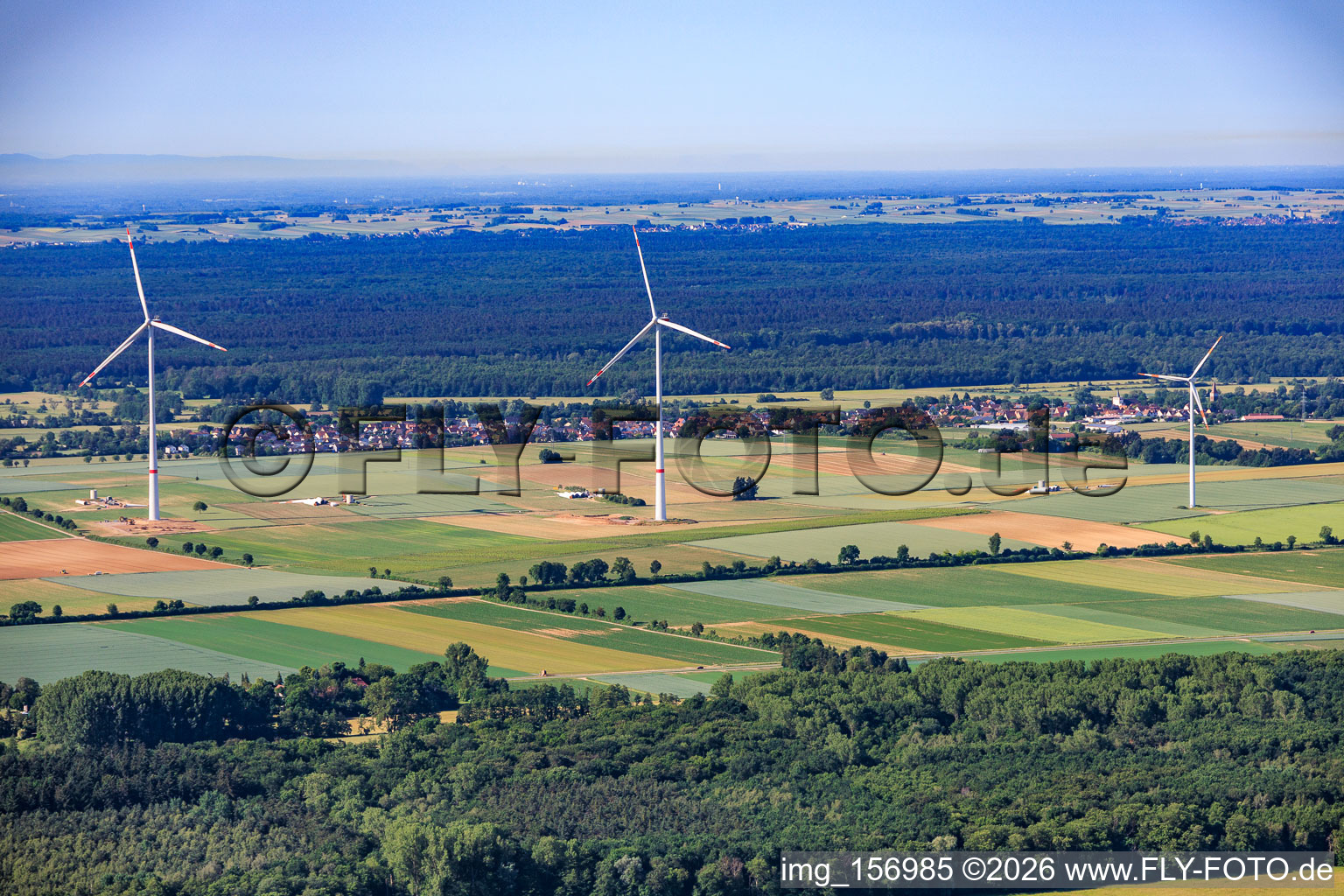 Demolition and dismantling of the four old turbines (GE 1.5) from 2004 following the repowering of the Minfeld wind farm in Erlenbach bei Kandel in the state Rhineland-Palatinate, Germany