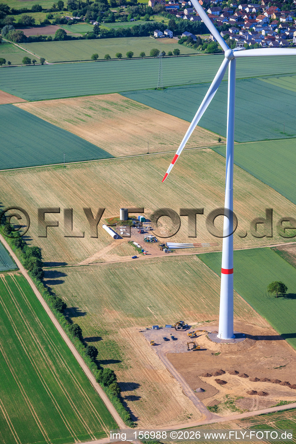 Demolition and dismantling of the four old turbines (GE 1.5) from 2004 following the repowering of the Minfeld wind farm in the district Minderslachen in Kandel in the state Rhineland-Palatinate, Germany