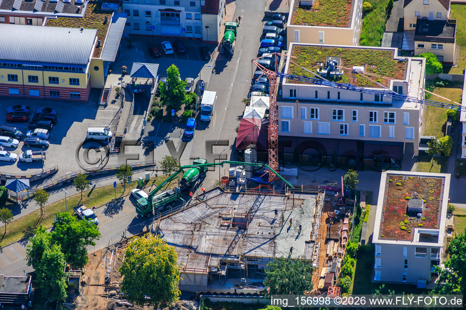 Concreting of the first floor slab for 18 condominiums with finished basements in the city center by Grathwohl Erdbau und Abbruch GmbH and AK.Bau GmbH in Kandel in the state Rhineland-Palatinate, Germany