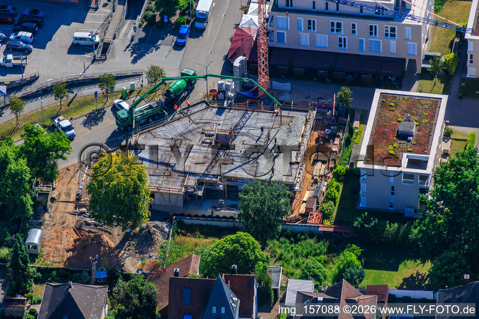 Concreting of the first floor slab for 18 condominiums with finished basements in the city center by Grathwohl Erdbau und Abbruch GmbH and AK.Bau GmbH in Kandel in the state Rhineland-Palatinate, Germany