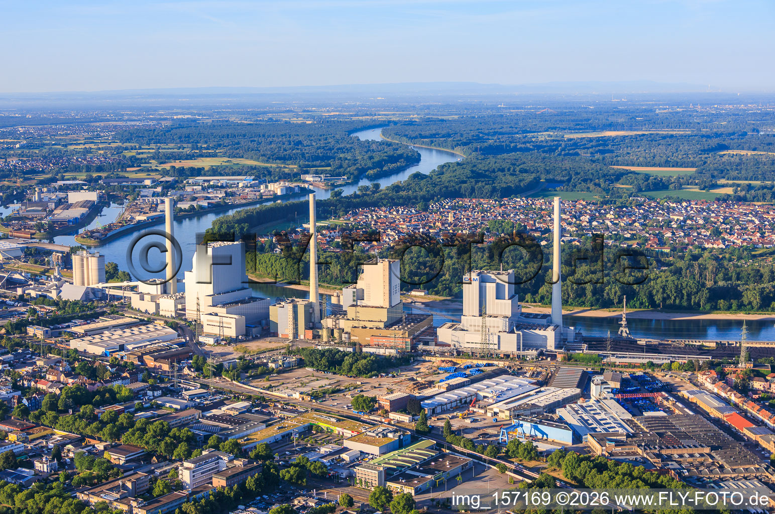 Large power plant Mannheim on the Rhine bank from the north in the district Neckarau in Mannheim in the state Baden-Wuerttemberg, Germany