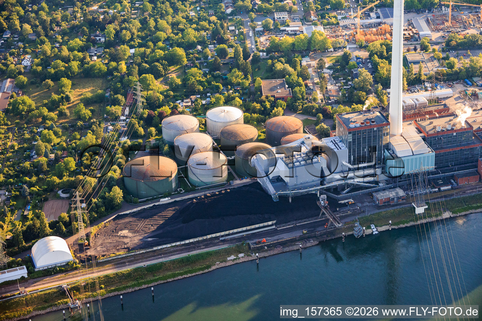 Oil tanks and coal heap of the GKM power plant Mannheim on the Rhine in the district Neckarau in Mannheim in the state Baden-Wuerttemberg, Germany