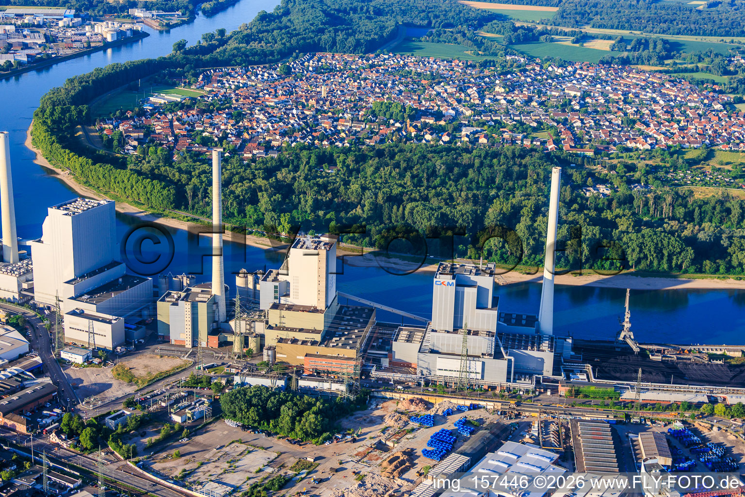 Newer blocks of the large power plant Mannheim on the Rhine bank in the background Altrip in the district Neckarau in Mannheim in the state Baden-Wuerttemberg, Germany