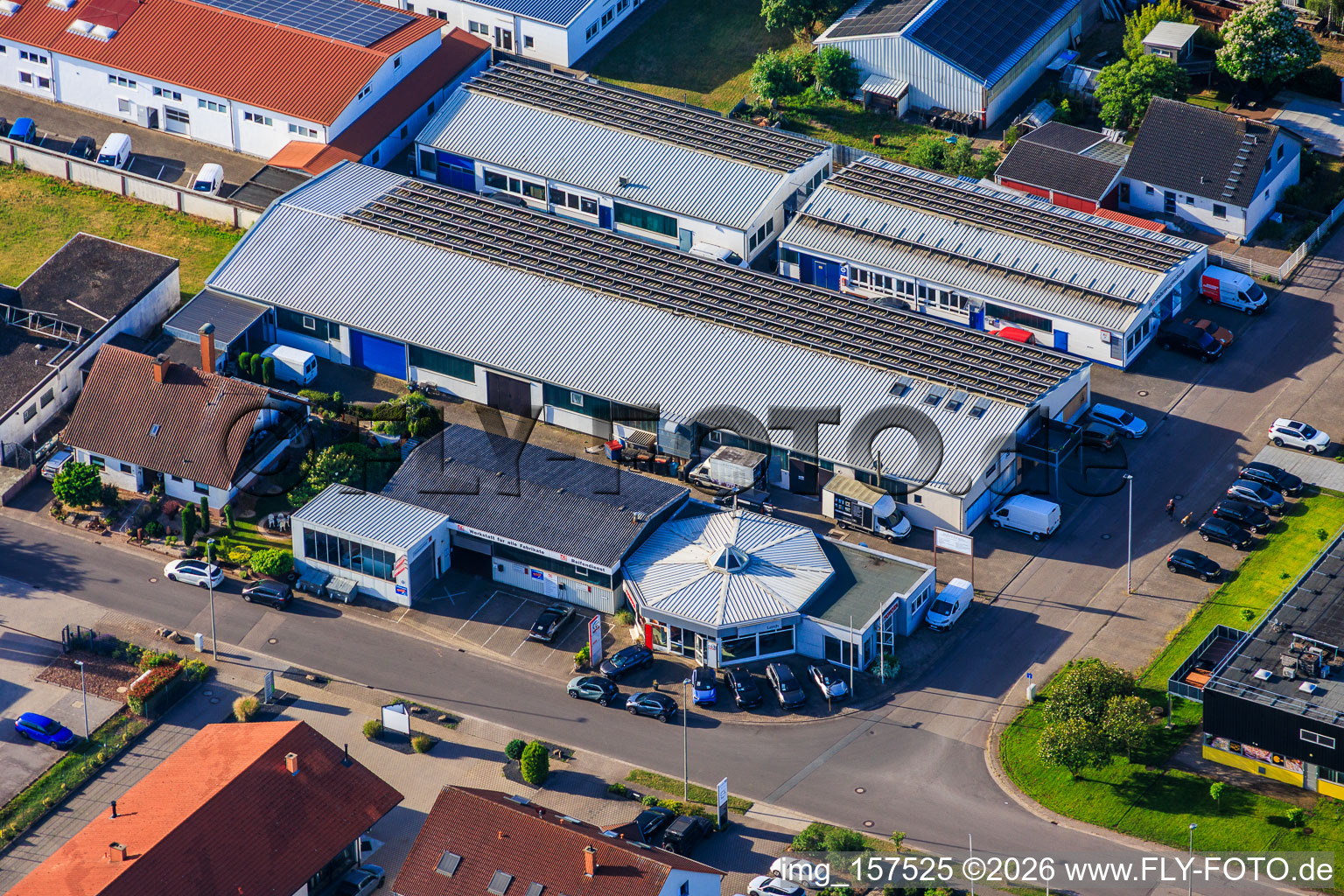 Autohaus Lerch, Toyota authorized dealer and workshop for all makes in Offenbach an der Queich in the state Rhineland-Palatinate, Germany