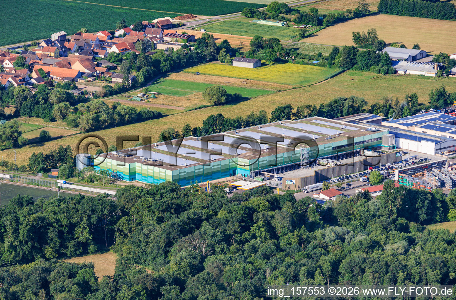 Horst industrial park from the northeast with warehouse of Frischeplattform Südwest GmbH in the district Minderslachen in Kandel in the state Rhineland-Palatinate, Germany