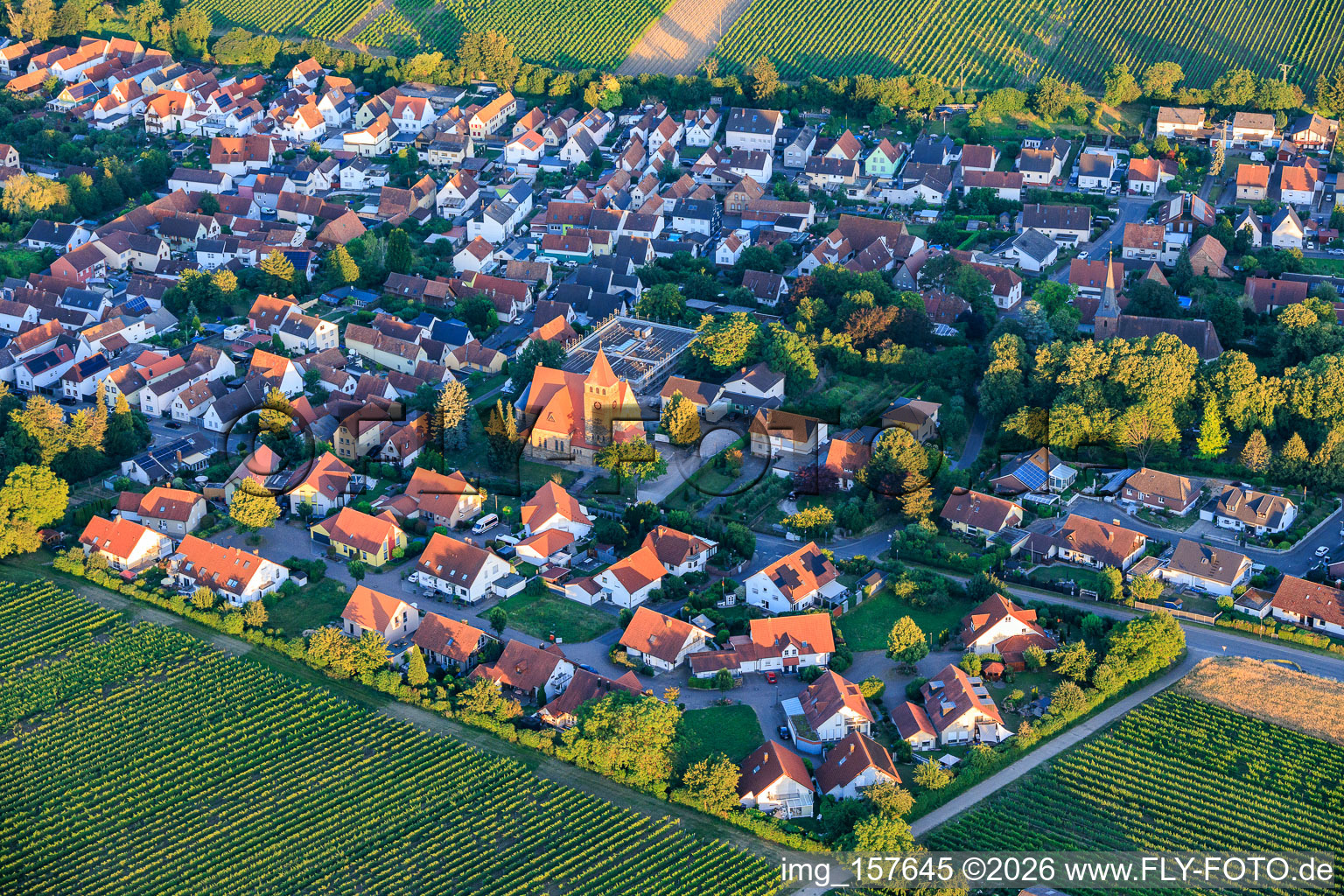 From the northwest in Insheim in the state Rhineland-Palatinate, Germany