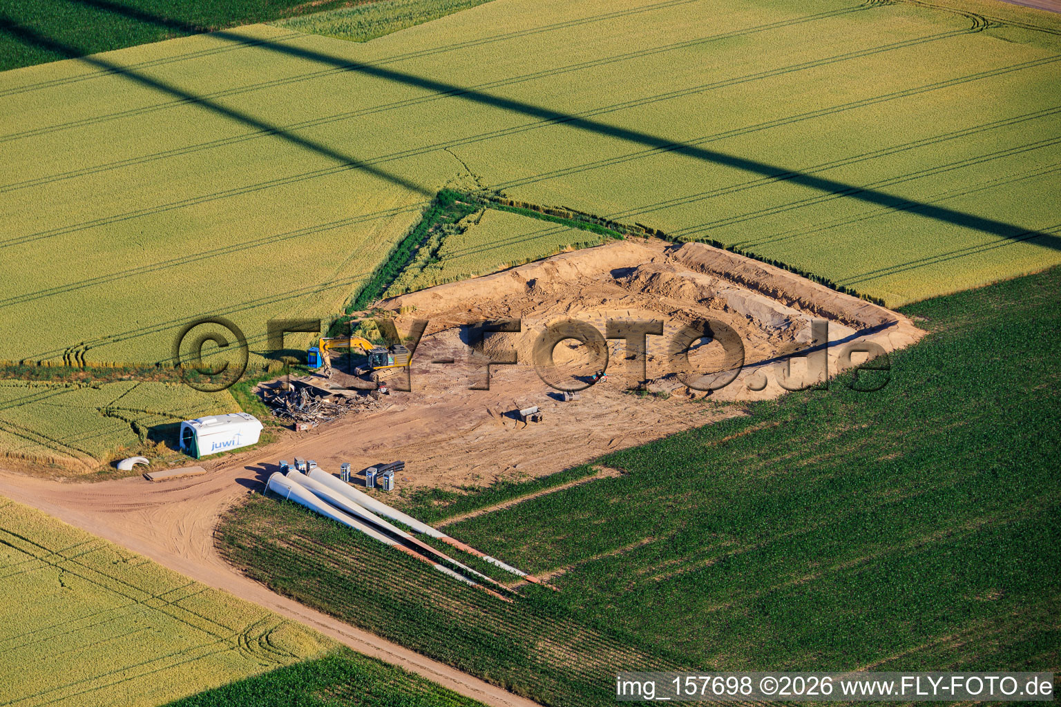 Demolition and dismantling of the four old installations (GE 1.5) from 2004 after repowering of the wind farm Minfeld in Minfeld in the state Rhineland-Palatinate, Germany