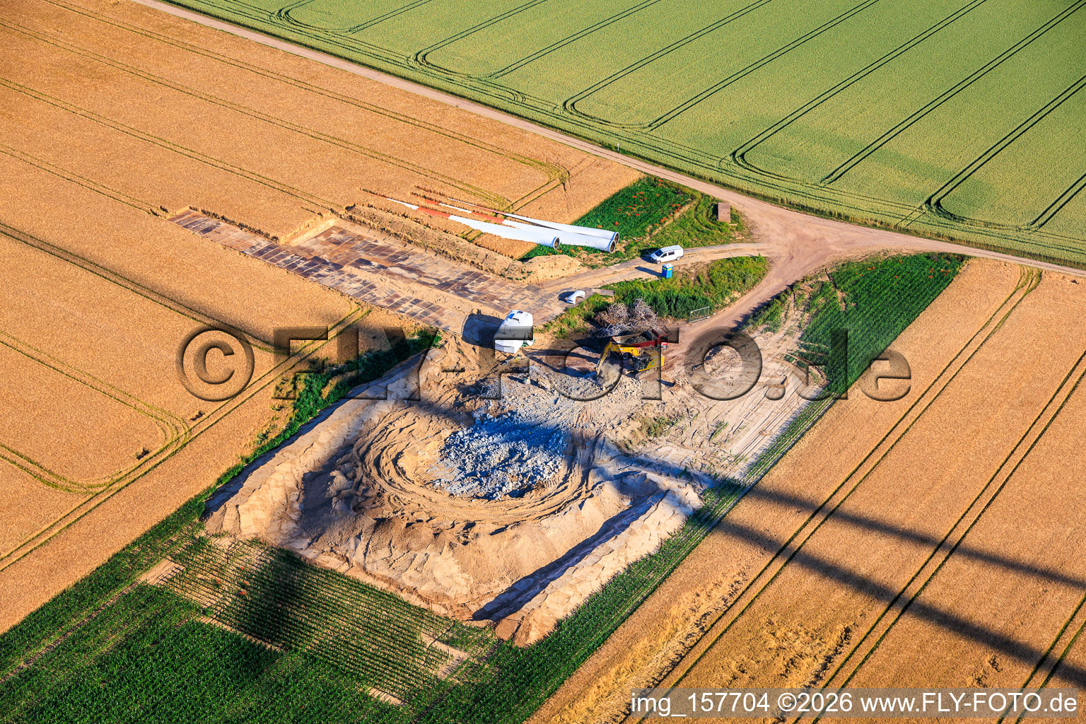 Demolition and dismantling of the four old installations (GE 1.5) from 2004 after repowering of the wind farm Minfeld in Minfeld in the state Rhineland-Palatinate, Germany