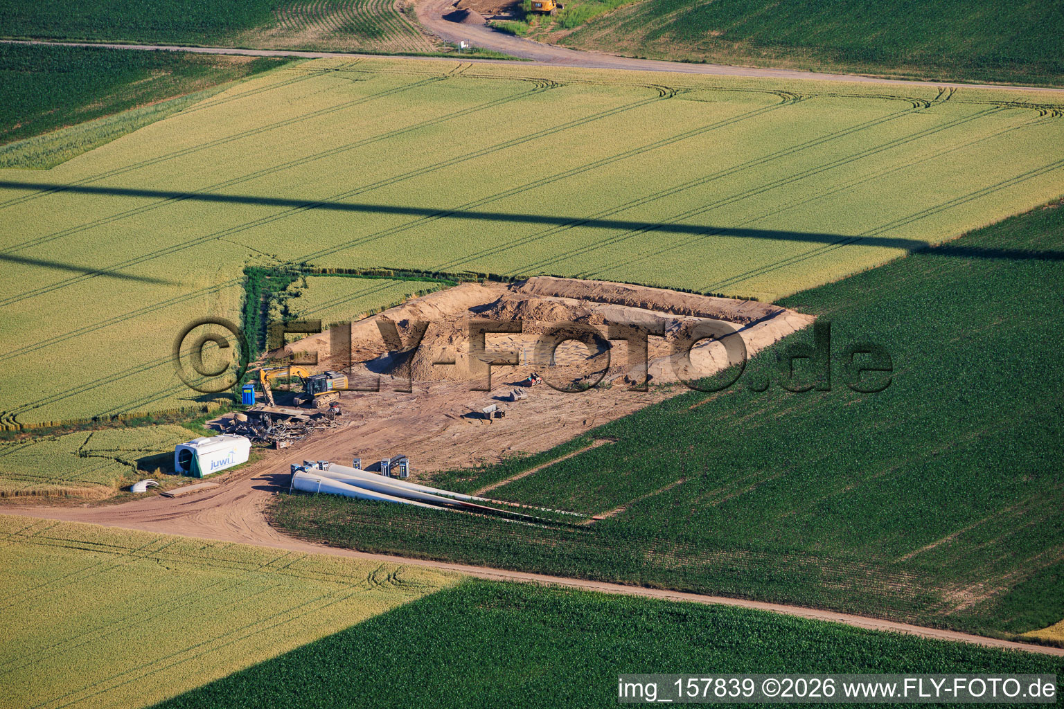 Demolition and dismantling of the four old installations (GE 1.5) from 2004 after repowering of the wind farm Minfeld in Minfeld in the state Rhineland-Palatinate, Germany