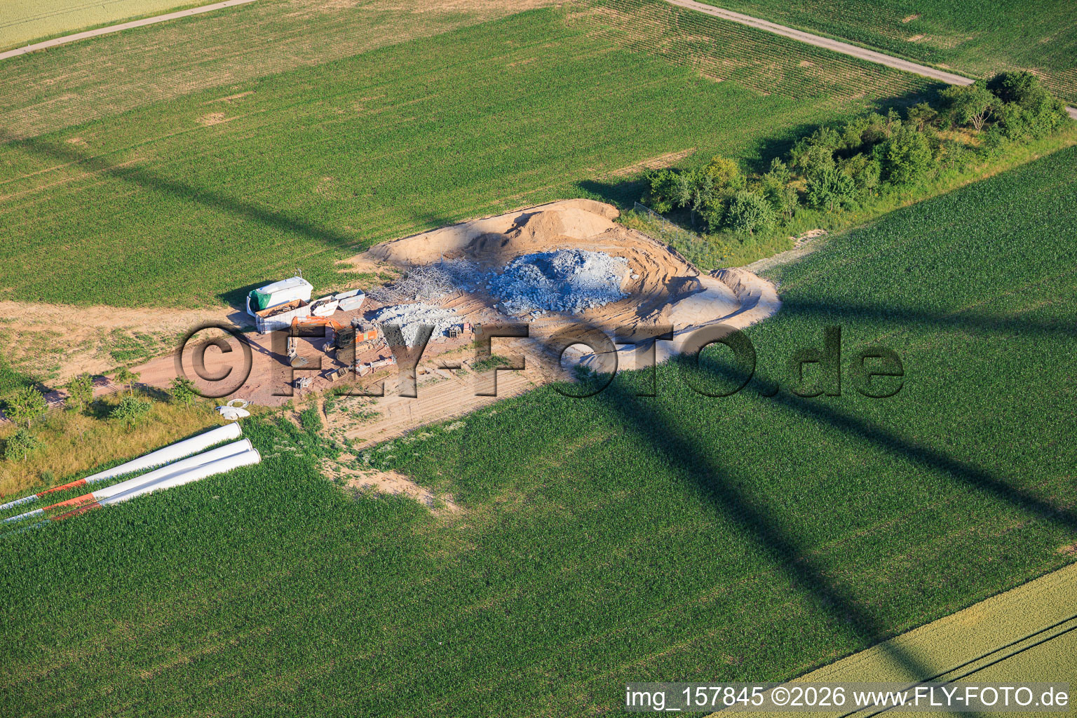 Demolition and dismantling of the four old installations (GE 1.5) from 2004 after repowering of the wind farm Minfeld in Minfeld in the state Rhineland-Palatinate, Germany