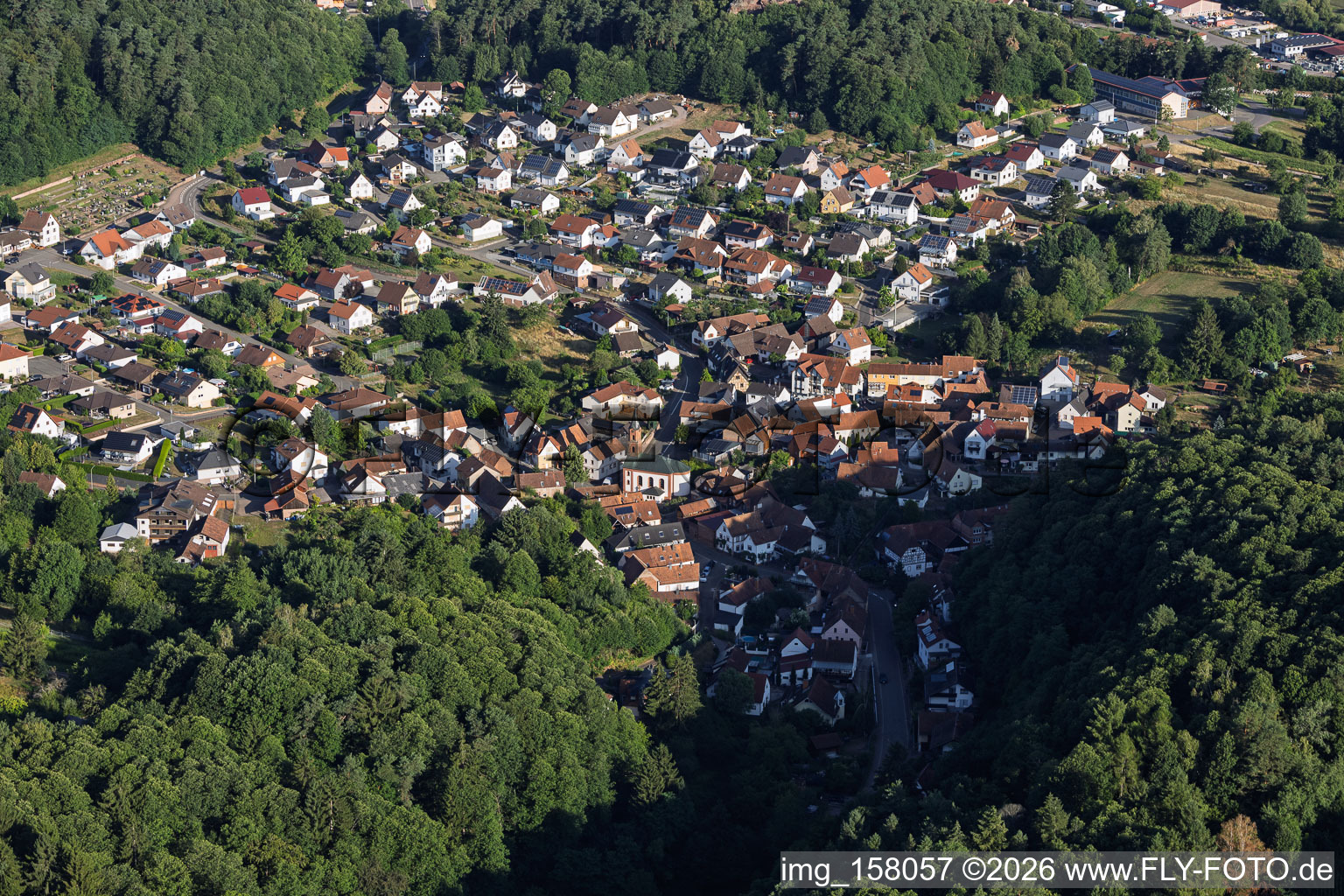 From the southeast in the district Stein in Gossersweiler-Stein in the state Rhineland-Palatinate, Germany