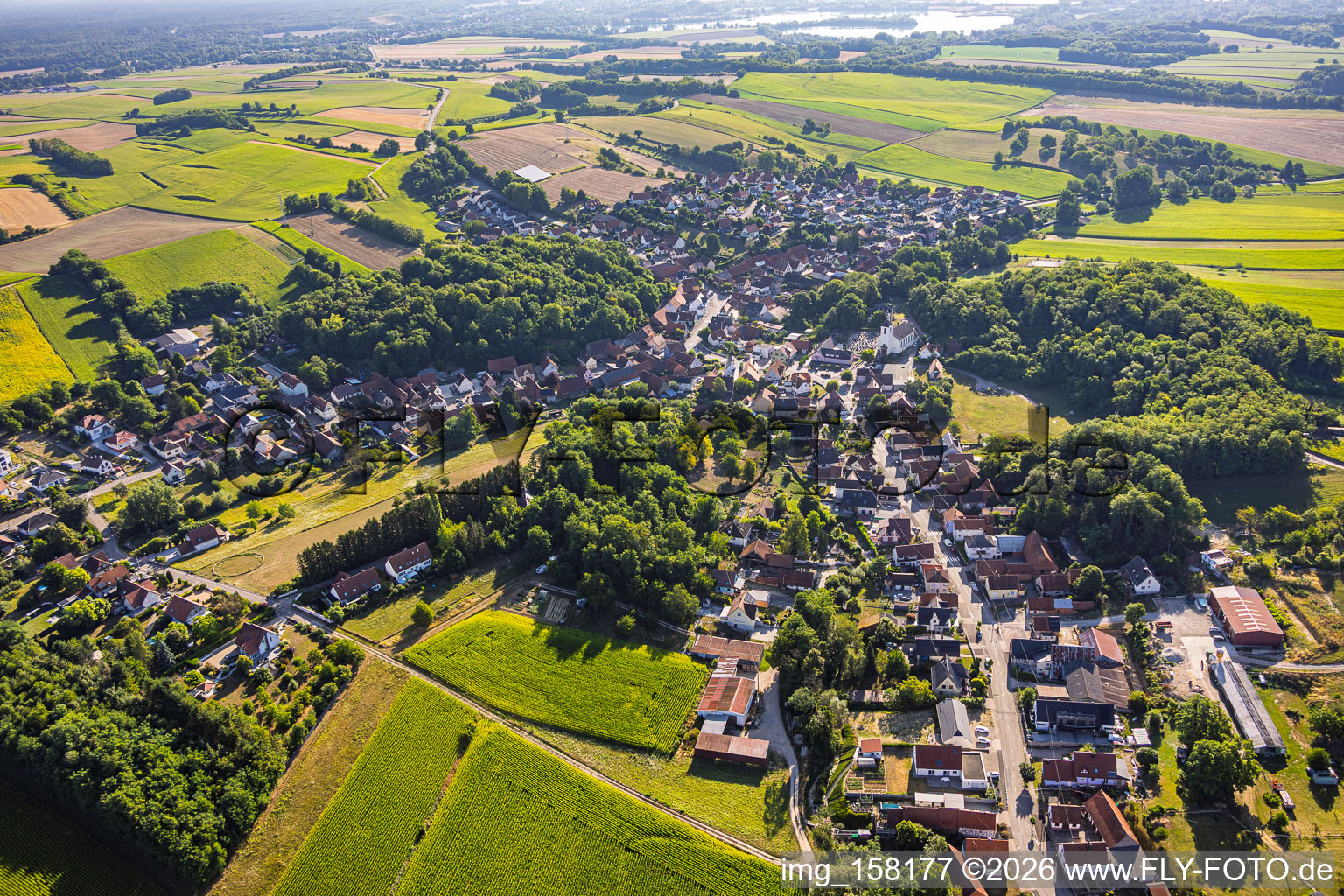 From the southeast in Neewiller-près-Lauterbourg in the state Bas-Rhin, France