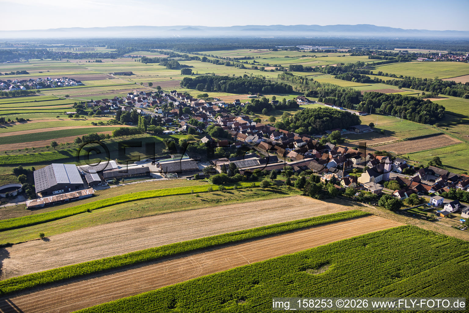 From the northwest in Oberrœdern in the state Bas-Rhin, France