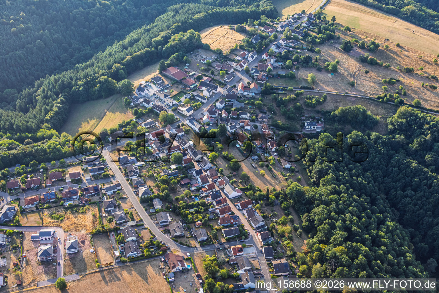 From the northwest in the district Hochstellerhof in Trulben in the state Rhineland-Palatinate, Germany