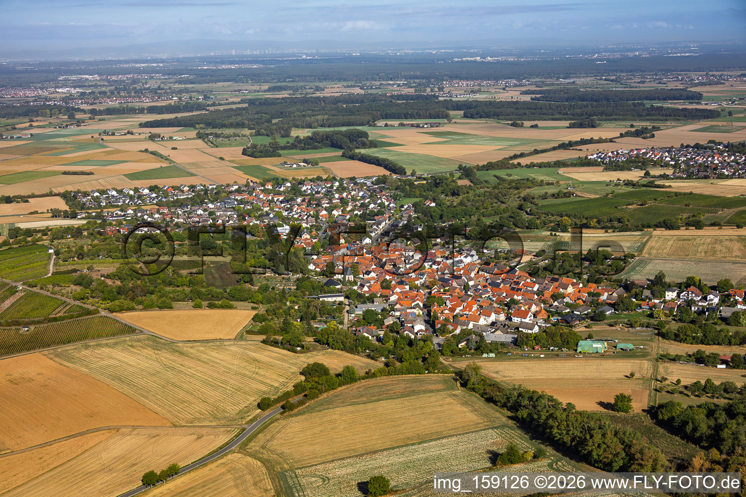 From the southeast in the district Klein-Umstadt in Groß-Umstadt in the state Hesse, Germany