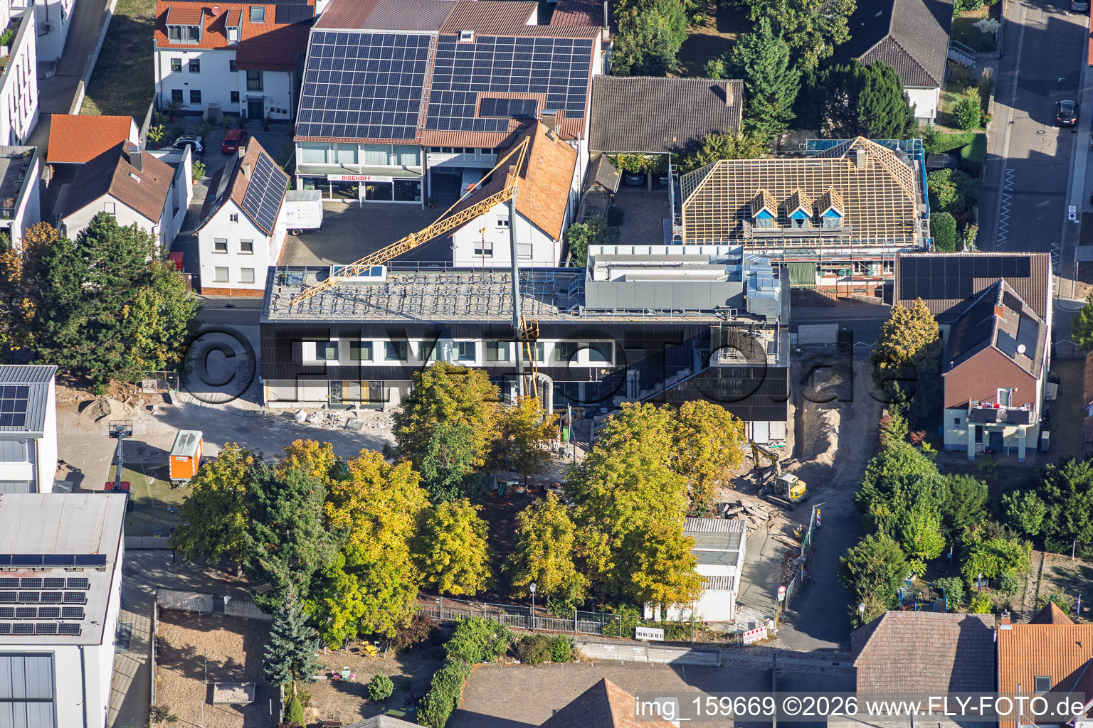 Construction site of the new cafeteria building for the Ludwig-Riedinger Elementary School, commissioned by the municipality of Kandel. Architects: zwo/elf PartmbB. Earthworks: Gaudier Erd- und Rückbau GmbH. Window work: Trumpf Metallbau GmbH. Landscape architecture: Bauer.Landschaftsarchitekten. Building services: Bender+Urich GmbH & Co.KG. Structural engineering: Ingenieurbüro Sikora. Facade work: AS-Fassaden GmbH. Shell construction: Wünschel BAU GmbH. Electrical work: Wieland & Schultz GmbH. Rhineland-Palatinate Ministry of Education, Science, Continuing Education and Culture in Kandel in the state Rhineland-Palatinate, Germany
