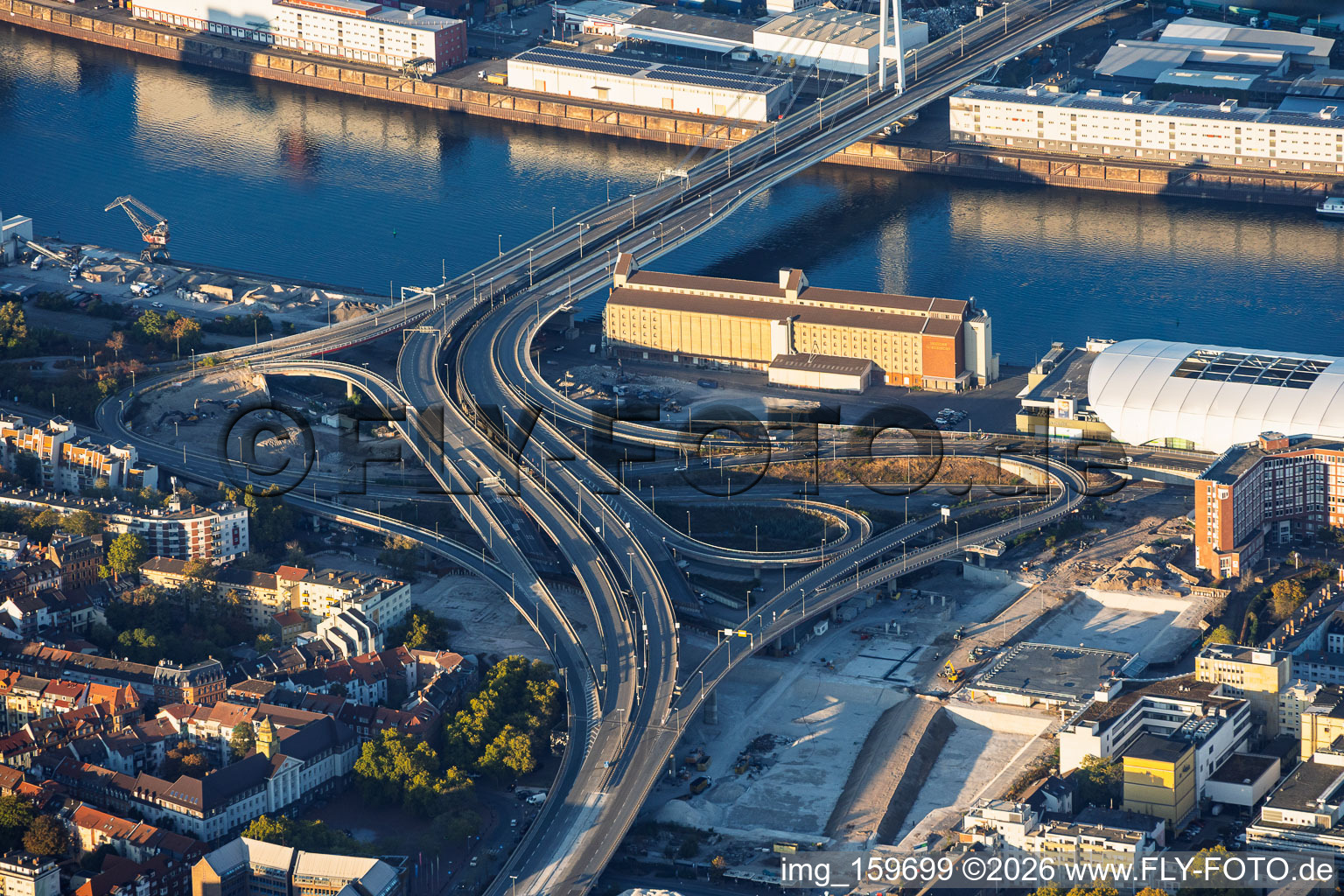 Ramp to the Kurt-Schumacher-Brücke (bridge) over the Rhine to Mannheim (B44), featuring Rheinuferstraße and the ZG Raiffeisen grain silo on the riverbank (following the demolition of the "Würfelbunker" and the Rathaus-Center) in the district Hemshof in Ludwigshafen in the state Rhineland-Palatinate, Germany