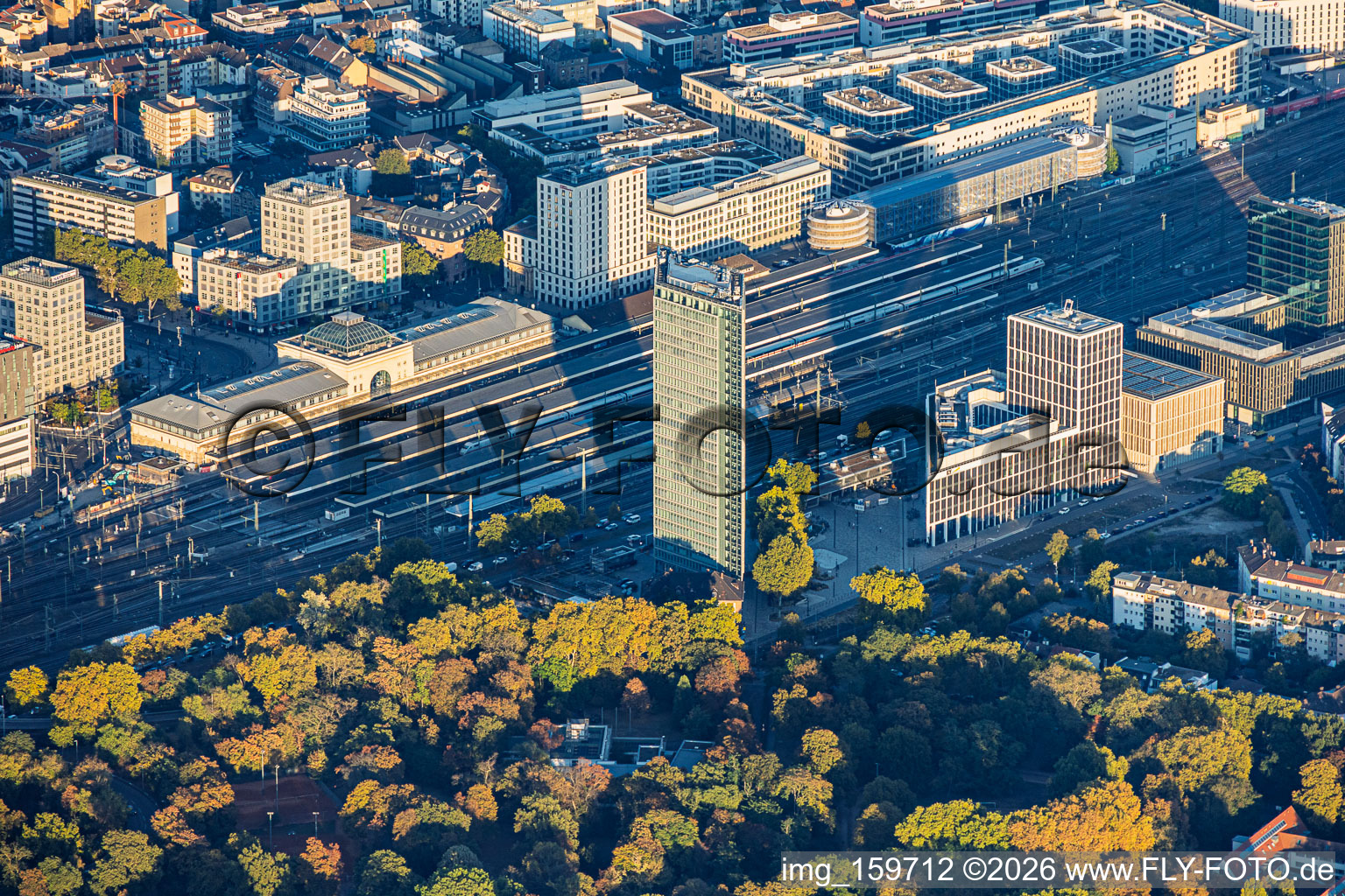 Victoria-Turm high-rise on Helmut-Kohl-Straße (B36) and the railway tracks opposite the Central Station Mannheim in the district Lindenhof in Mannheim in the state Baden-Wuerttemberg, Germany