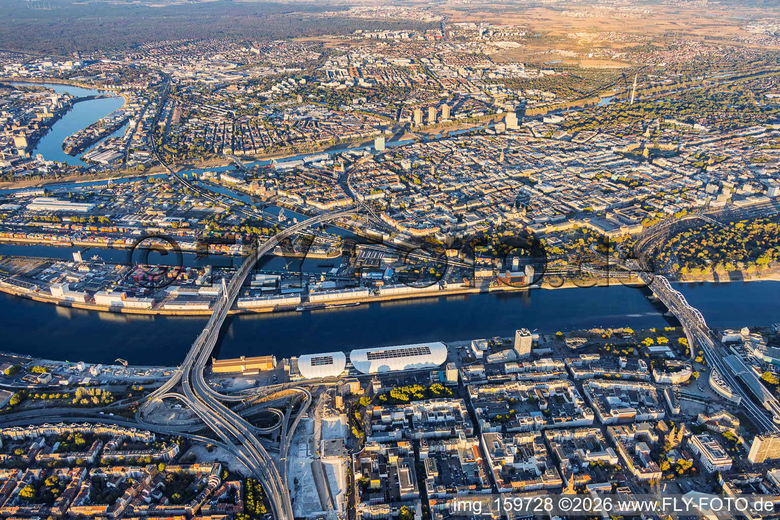 City overview from the west (across the Rhine), between the Kurt-Schumacher-Brücke (B44) and Konrad-Adenauer-Brücke (B37), viewed from Ludwigshafen in the district Innenstadt in Mannheim in the state Baden-Wuerttemberg, Germany