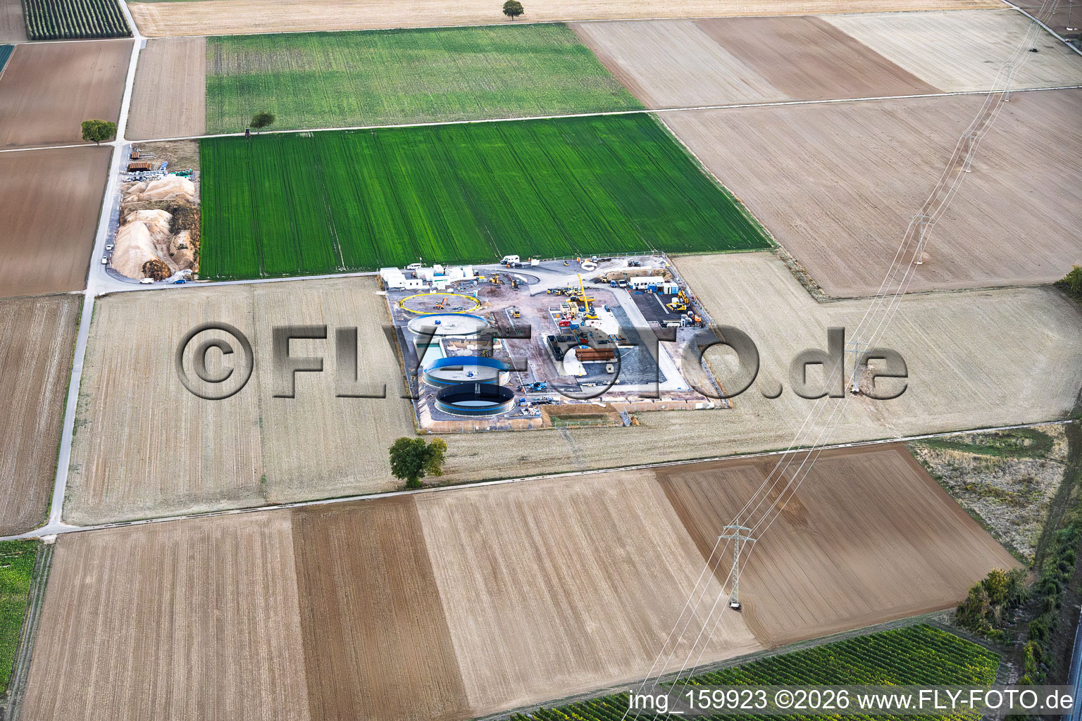 Construction site for the second drilling rig (Rig V10 – Vercana) at Trappelberg—part of Vulcan Energy’s "Lionheart" project—intended for the future climate-neutral heat supply for the city of Landau, as well as lithium extraction and electricity generation via an ORC (Organic Rankine Cycle) plant in Rohrbach in the state Rhineland-Palatinate, Germany