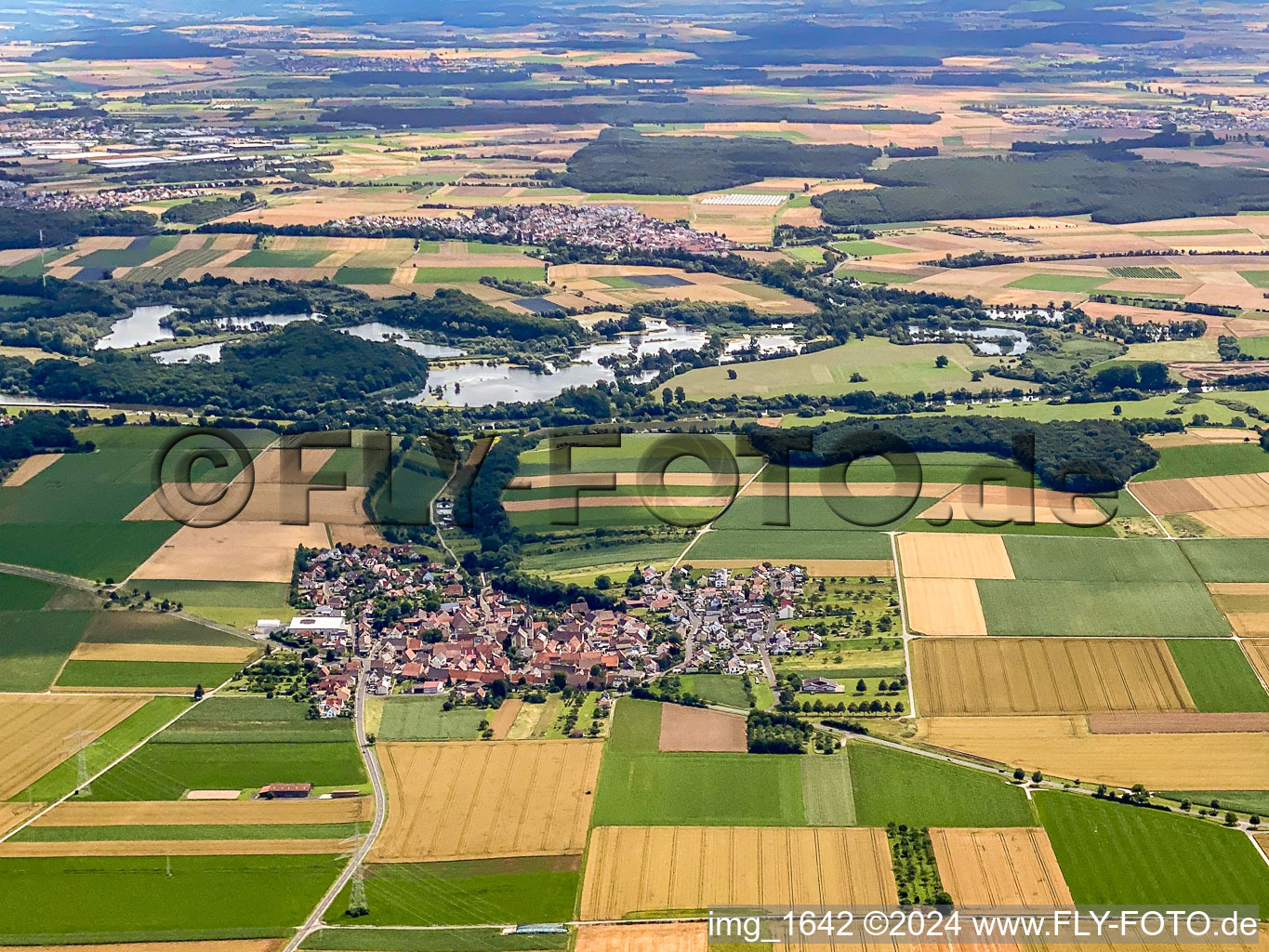 From the west in front of the Garstadt bird sanctuary in the district Hergolshausen in Waigolshausen in the state Bavaria, Germany