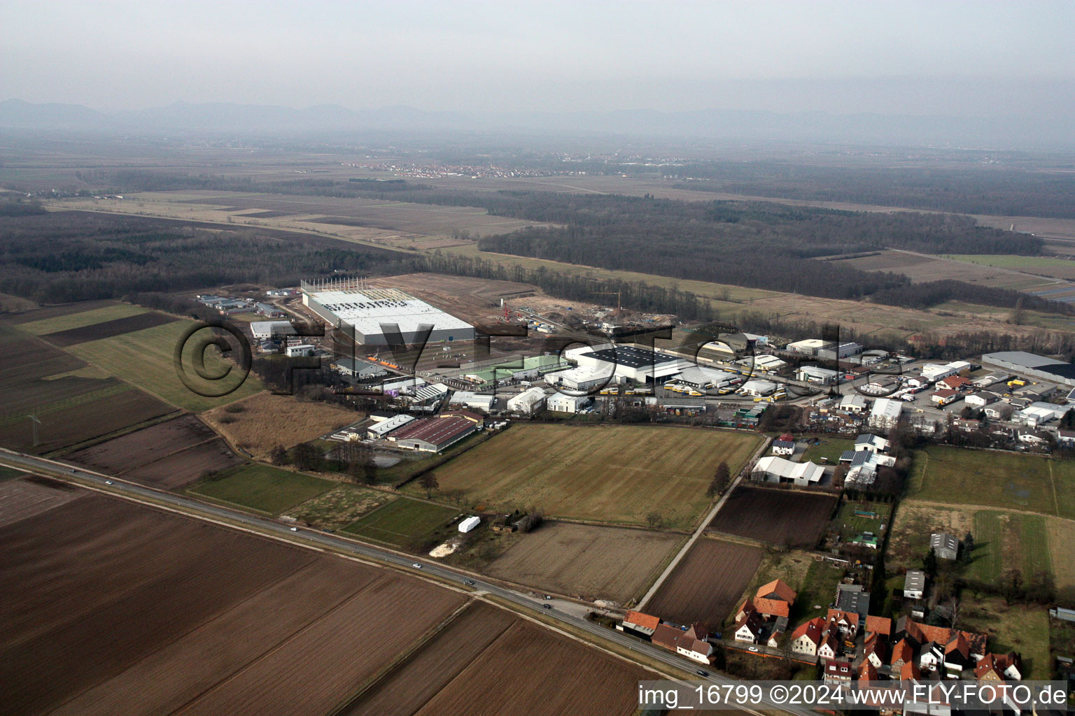 Oblique view of Commercial area Am Horst in the district Minderslachen in Kandel in the state Rhineland-Palatinate, Germany