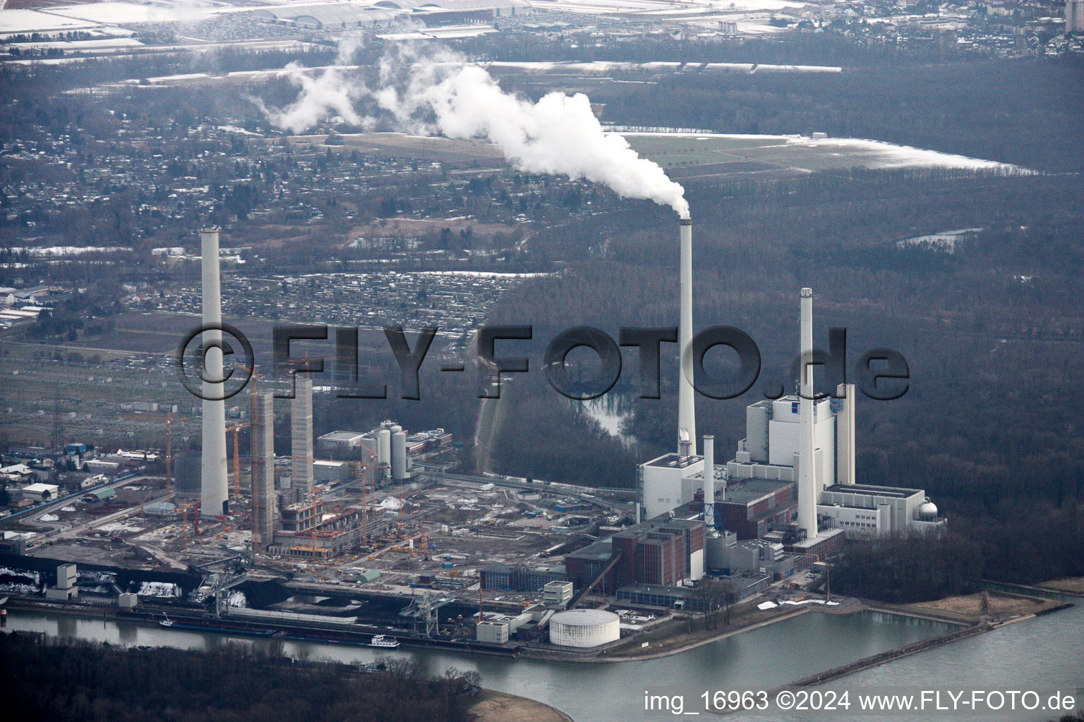 Rhine port steam power plant in the district Daxlanden in Karlsruhe in the state Baden-Wuerttemberg, Germany