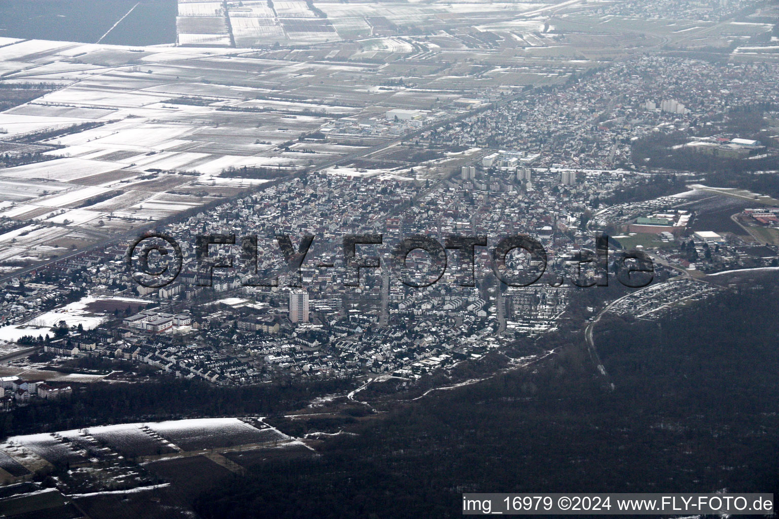 Wintry snowy Settlement area in the district Daxlanden in Karlsruhe in the state Baden-Wurttemberg, Germany