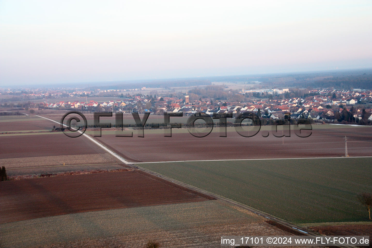 From the northwest in the district Schaidt in Wörth am Rhein in the state Rhineland-Palatinate, Germany