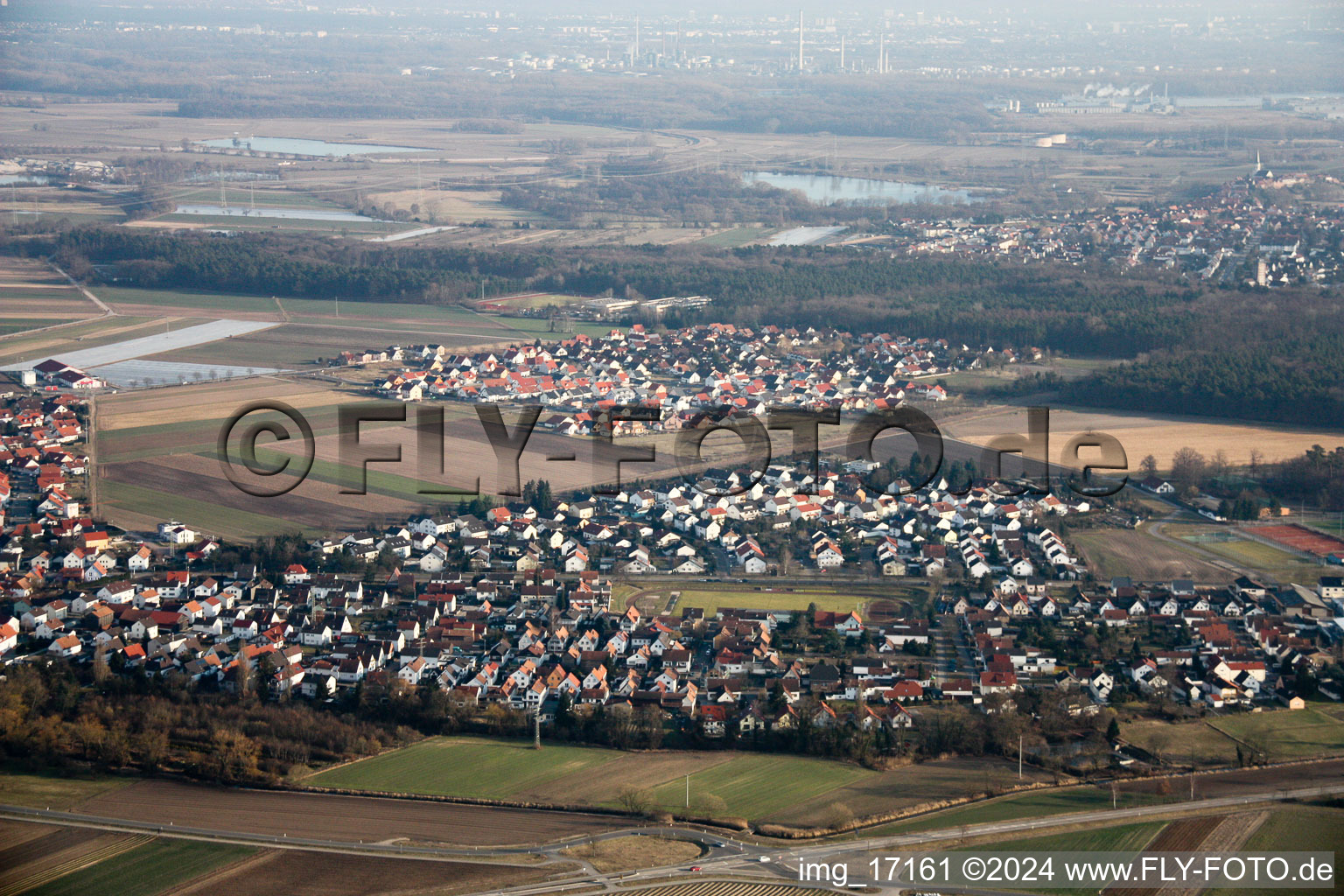 From the northwest in Rheinzabern in the state Rhineland-Palatinate, Germany