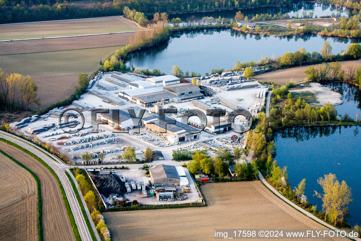 Mixed concrete and building materials factory of Finger Beton Kuhardt GmbH & Co. KG in Kuhardt in the state Rhineland-Palatinate, Germany