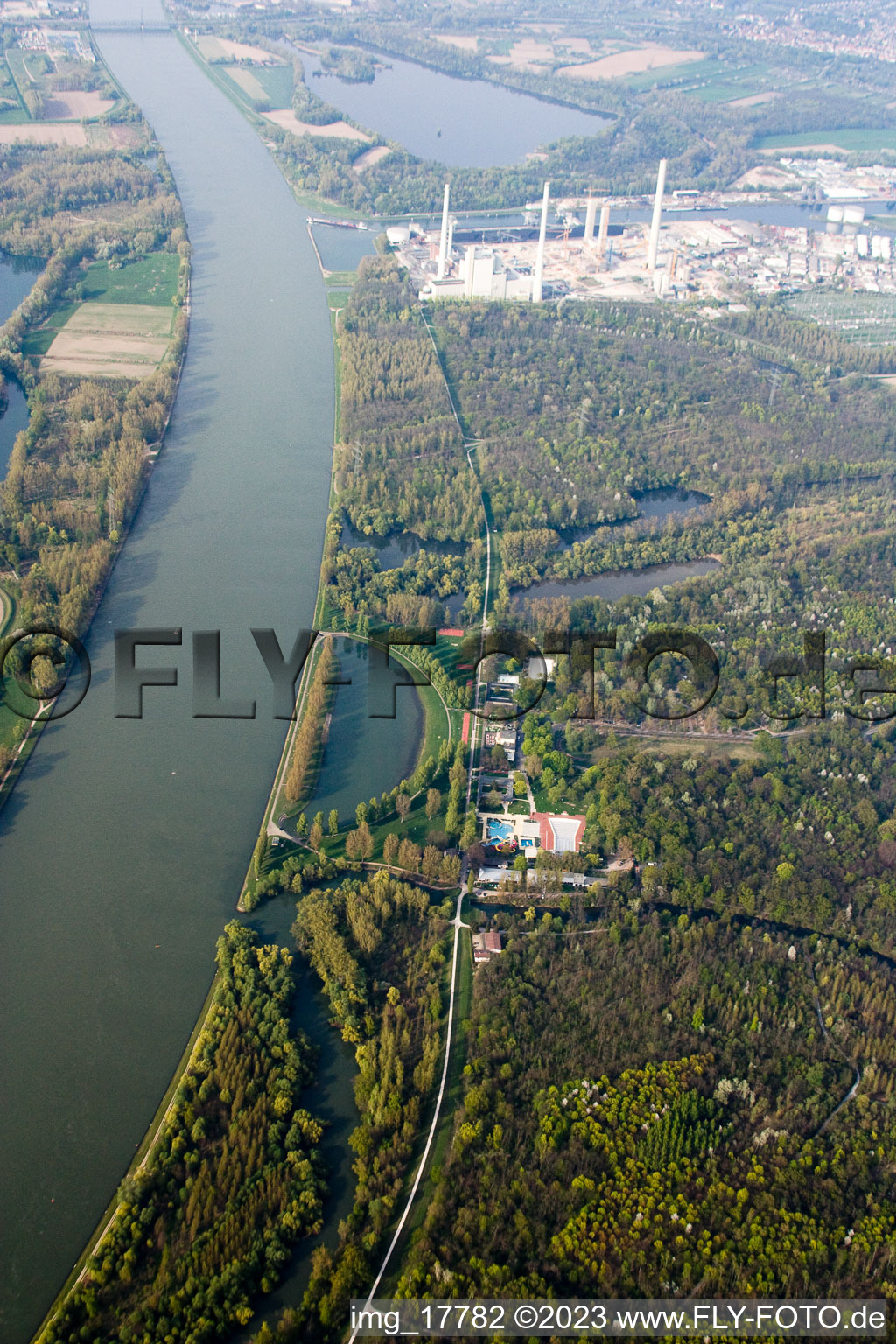 Aerial photograpy of Beach areas on the Rheinstrandbad Rappenwoerth on Rhein in the district Daxlanden in Karlsruhe in the state Baden-Wurttemberg, Germany
