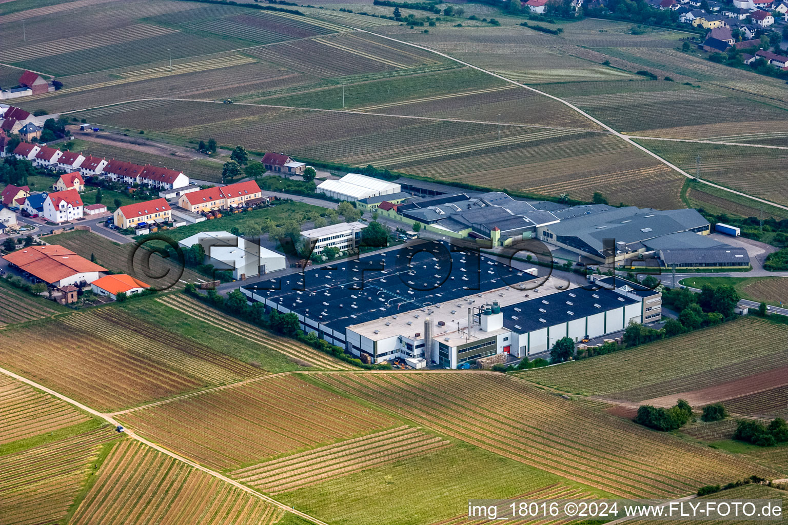 Aerial view of Building and production halls on the premises of Wellpappenfabrik GmbH in the district Sausenheim in Gruenstadt in the state Rhineland-Palatinate