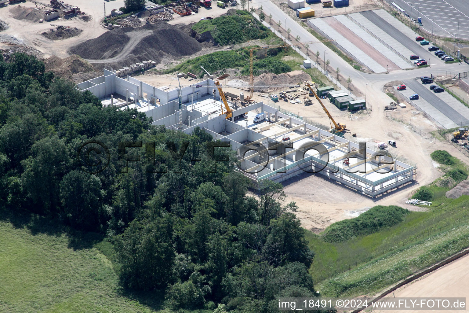 Aerial view of Horst industrial estate, Alfa Aesar in the district Minderslachen in Kandel in the state Rhineland-Palatinate, Germany