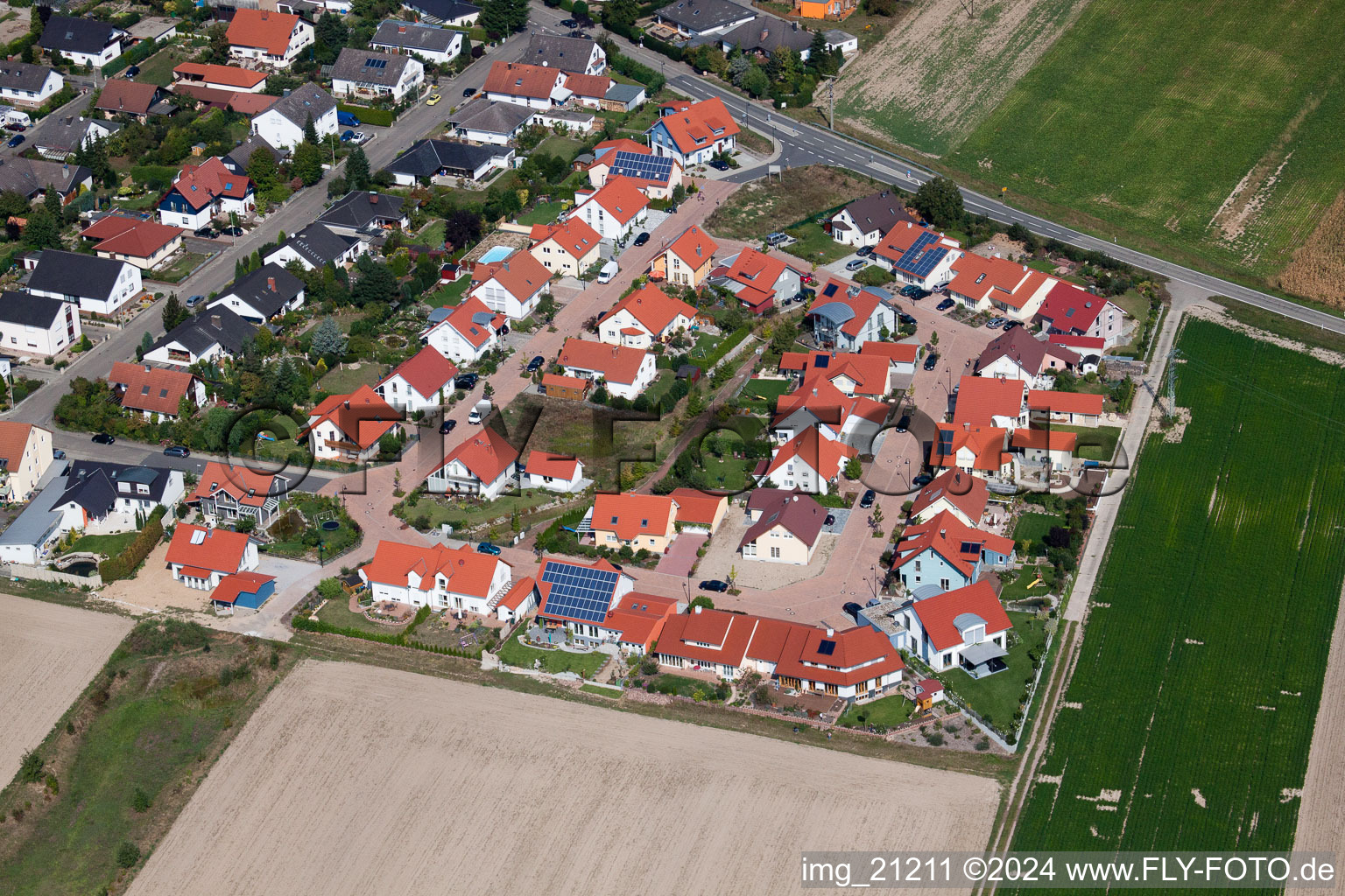 Construction sites for new construction residential area of detached housing estate Im Bannholtz in the district Hayna in Herxheim bei Landau (Pfalz) in the state Rhineland-Palatinate