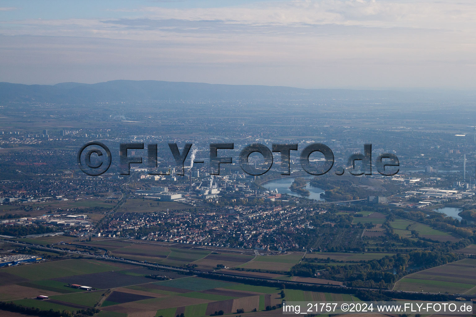 From the north in the district Sandhofen in Mannheim in the state Baden-Wuerttemberg, Germany