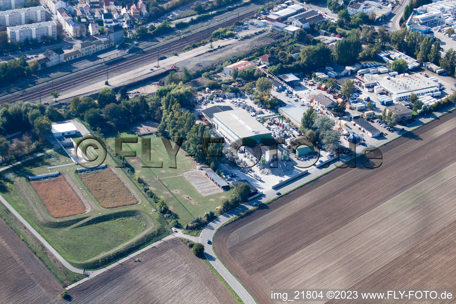 Aerial view of Finger Baustoffwerk GmbH in the district Oggersheim in Ludwigshafen am Rhein in the state Rhineland-Palatinate, Germany
