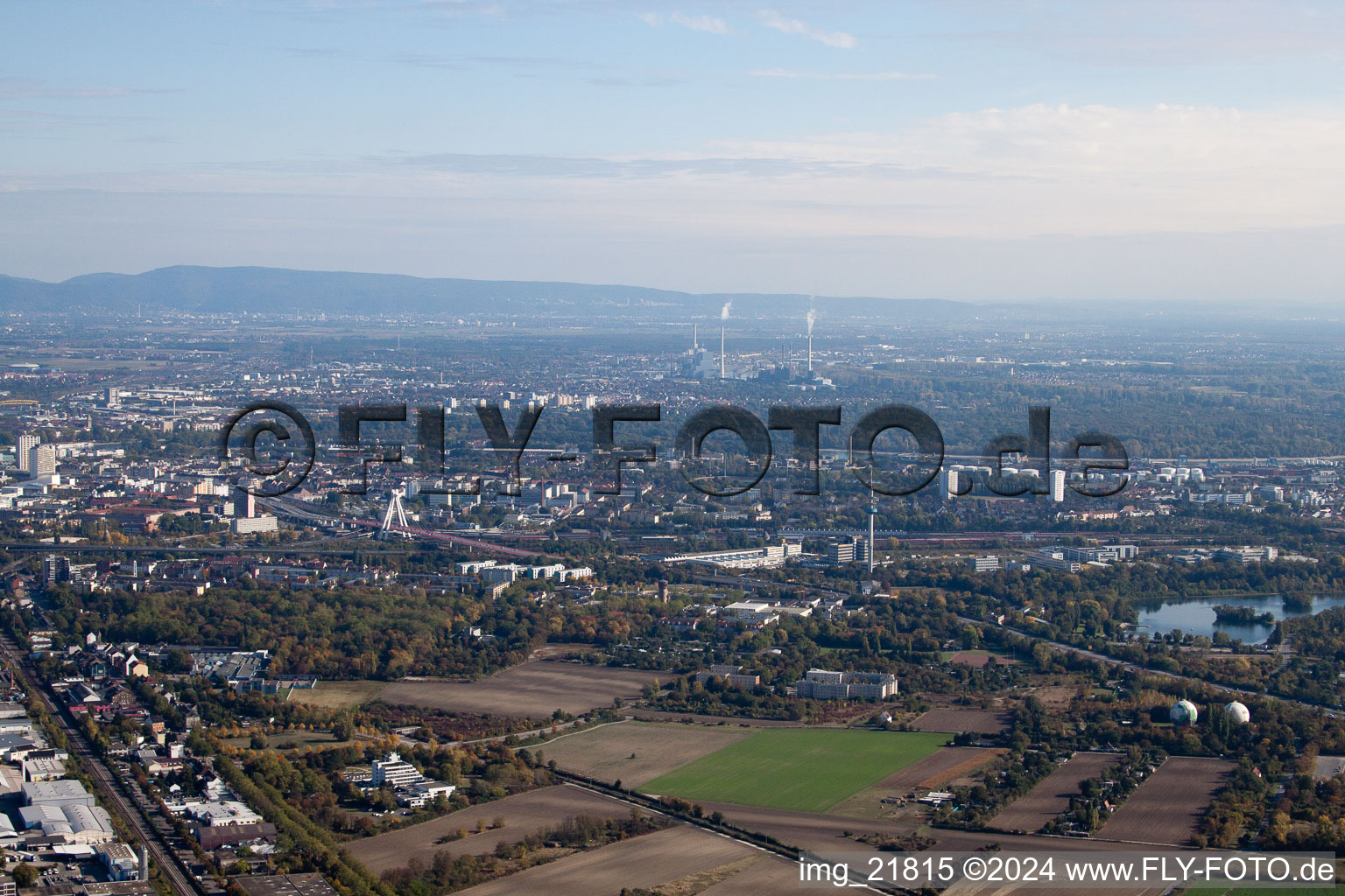 From the northwest in the district West in Ludwigshafen am Rhein in the state Rhineland-Palatinate, Germany