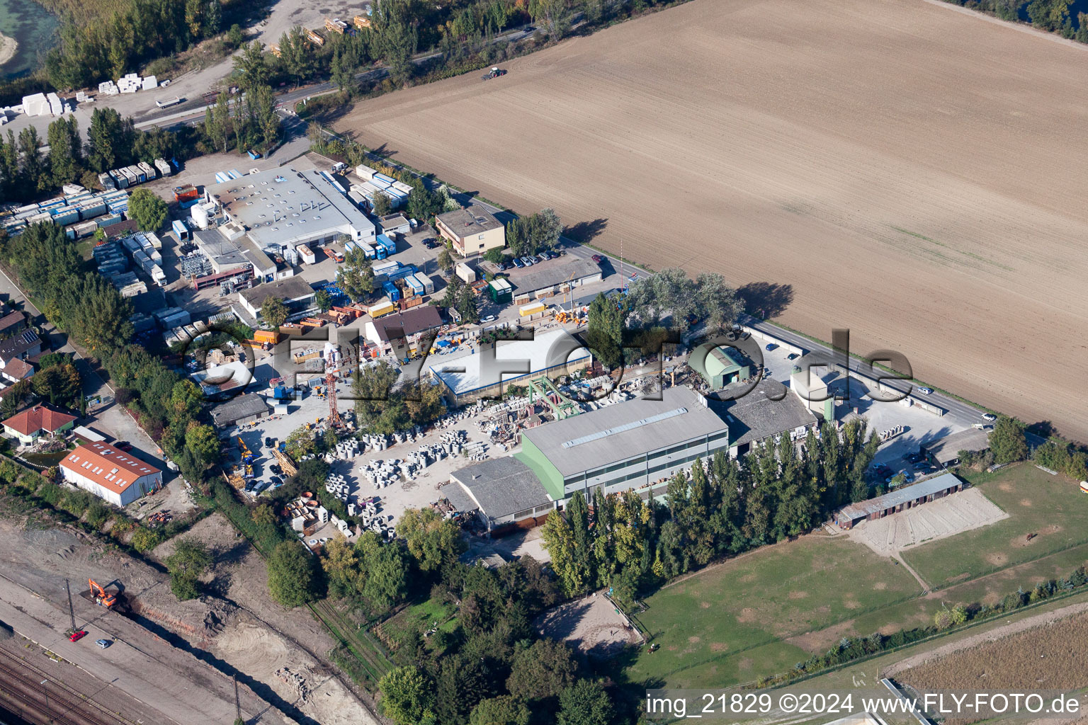 Finger Baustoffwerk GmbH in the district Oggersheim in Ludwigshafen am Rhein in the state Rhineland-Palatinate, Germany from above